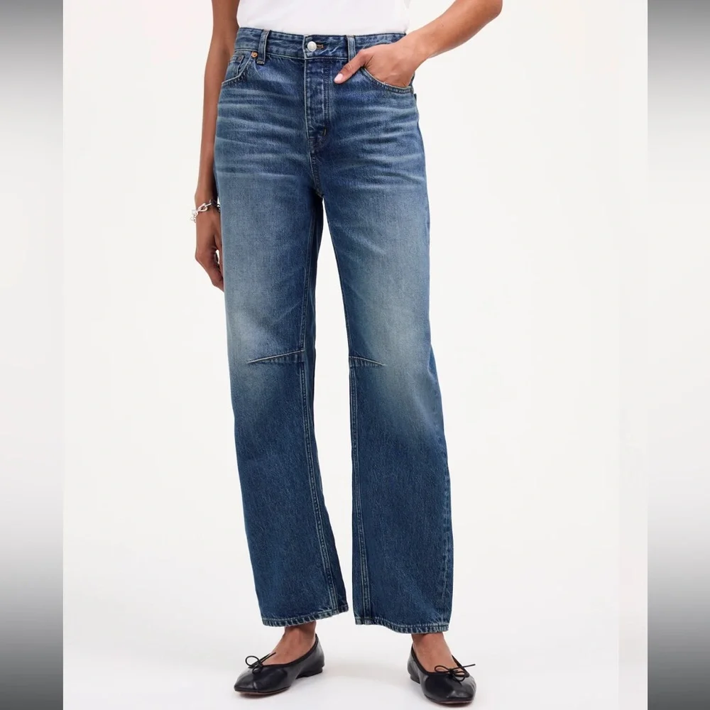 Madewell Darted Barrel Leg Jean (27) - Picture 2 of 14